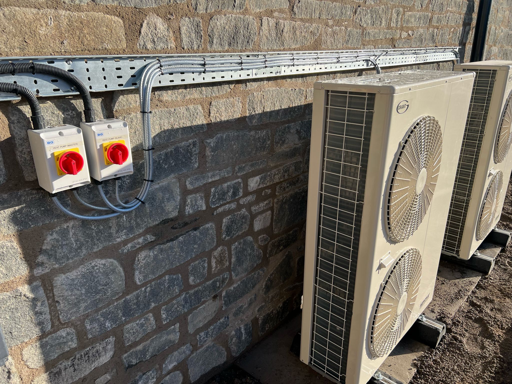Air source heat pump array